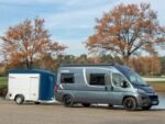 Debon Kofferanhänger Cargo  H:190cm 1,3t|Alu, Polybug|Tür|blau-Neu – Image 3