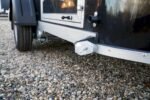 Debon Cargo 1300 Kofferanhänger Schwarz mit Seitentür Cheval Liberté – Image 7
