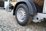 Debon Cargo 1300 Kofferanhänger Schwarz mit Seitentür Cheval Liberté – Image 8