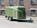 Debon Cargo 1300 Kofferanhänger Olivgrün mit Seitentür Cheval Liberté – Image 2